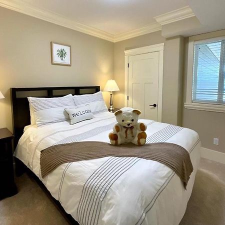 New Two-Bedroom Legal Suite With Parking Уайт Рок Екстериор снимка