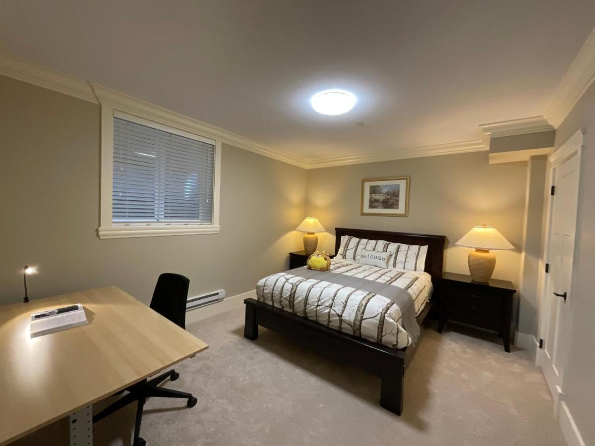 New Two-Bedroom Legal Suite With Parking Уайт Рок Екстериор снимка